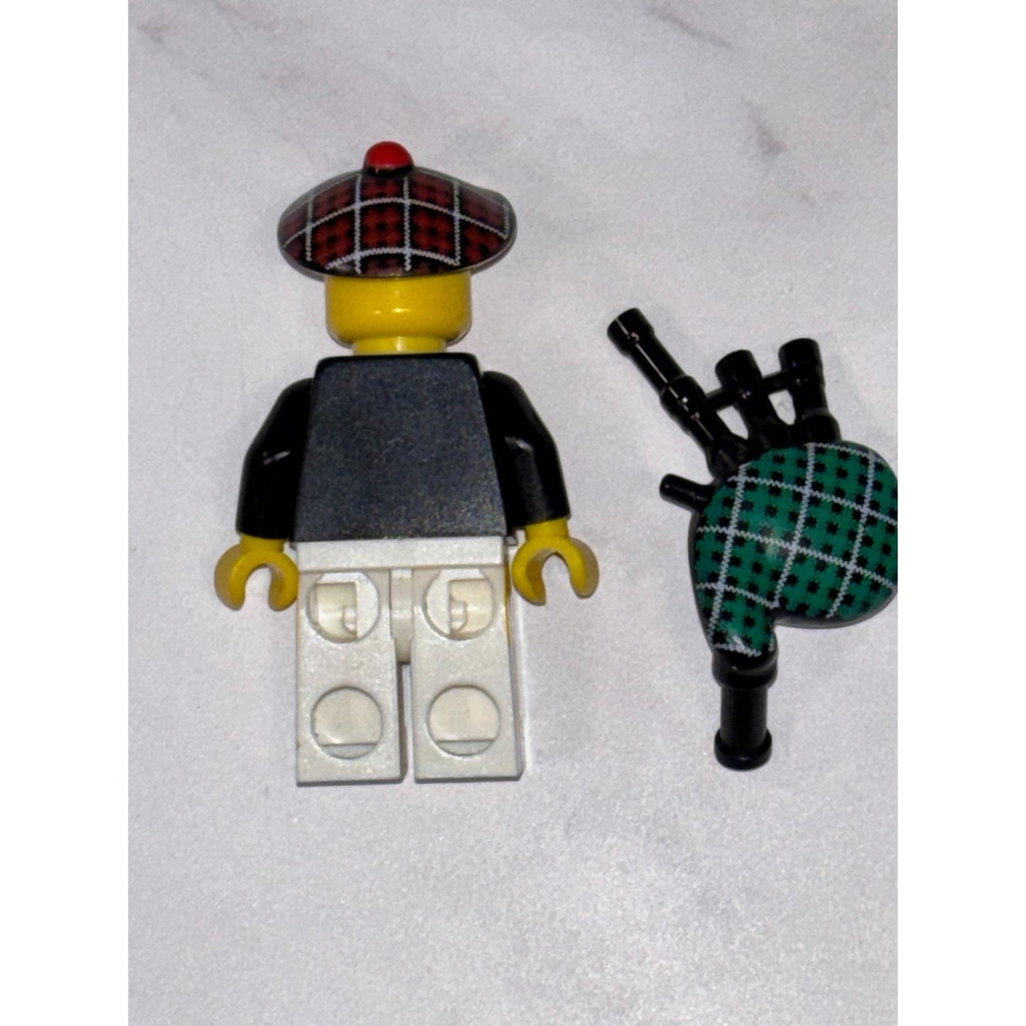 LEGO Collectible Series 7: Bagpiper - Figure - Set 8831 col102 col07-6