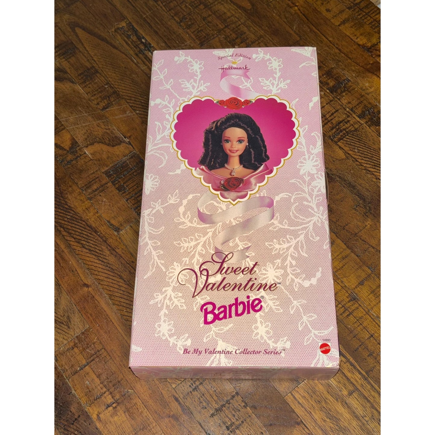 Mattel 1995 Sweet Valentine Barbie Doll Hallmark Special Edition 14880