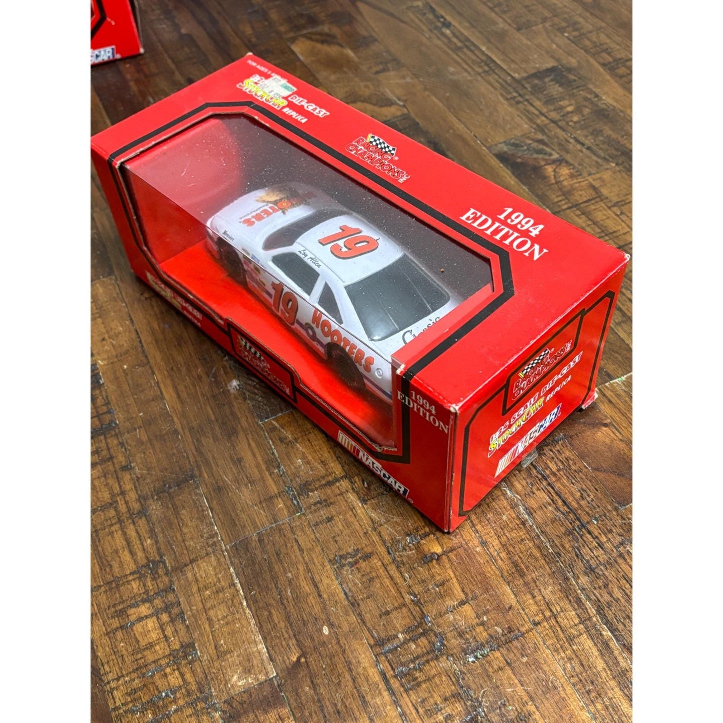 Diecast NASCAR Racing Champions 1:24 1994 19 Hooters Loy Allen