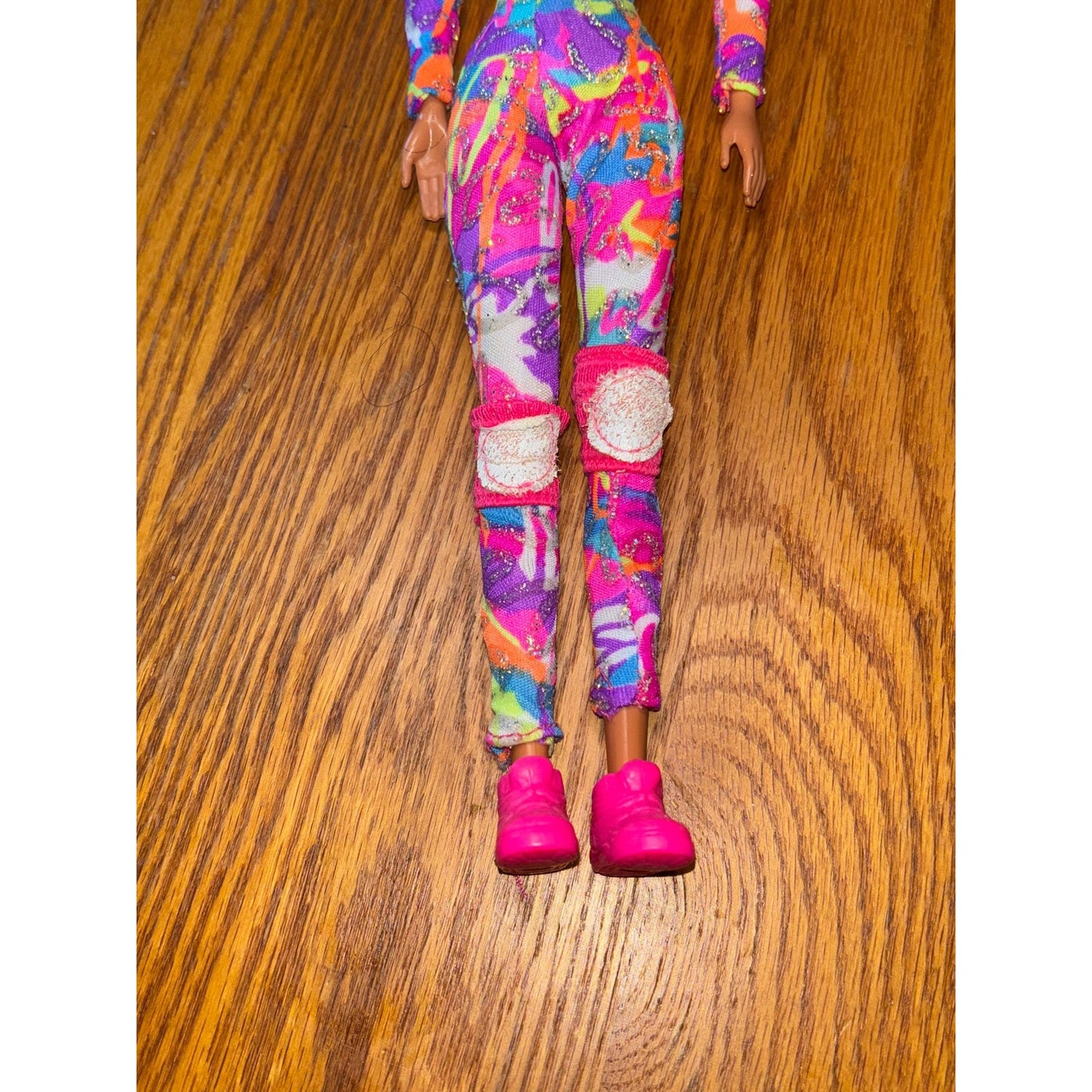1994 Mattel Hot Skatin Barbie #13511 Barbie Doll with knee pads