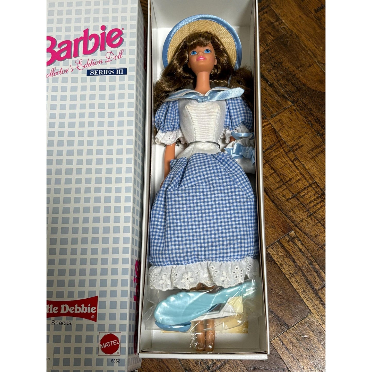 1997 Mattle Little Debbie Snack Barbie Doll Series 3 III #16352 New