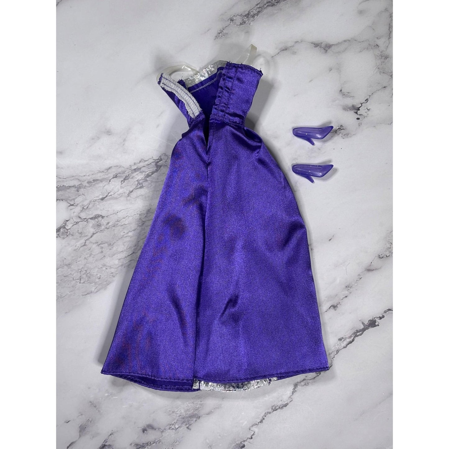 2001 Mattel Barbie Fantasy Princess Gown with Matching Shoes Crown & Wand