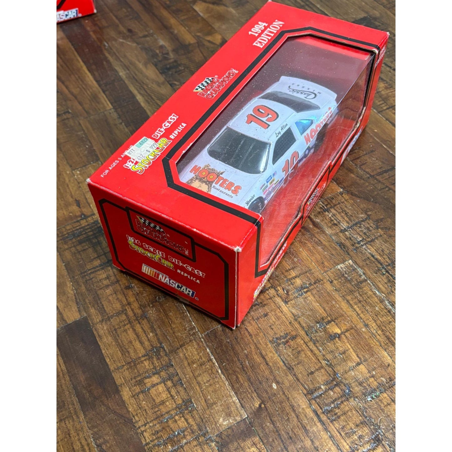 Diecast NASCAR Racing Champions 1:24 1994 19 Hooters Loy Allen