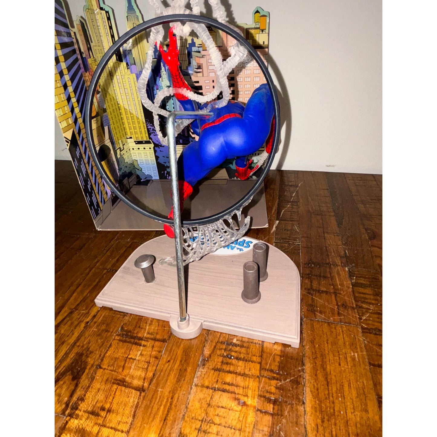 Mcfarlane Toys Marvel SpiderMan #301 1:6 scale collectible with scene