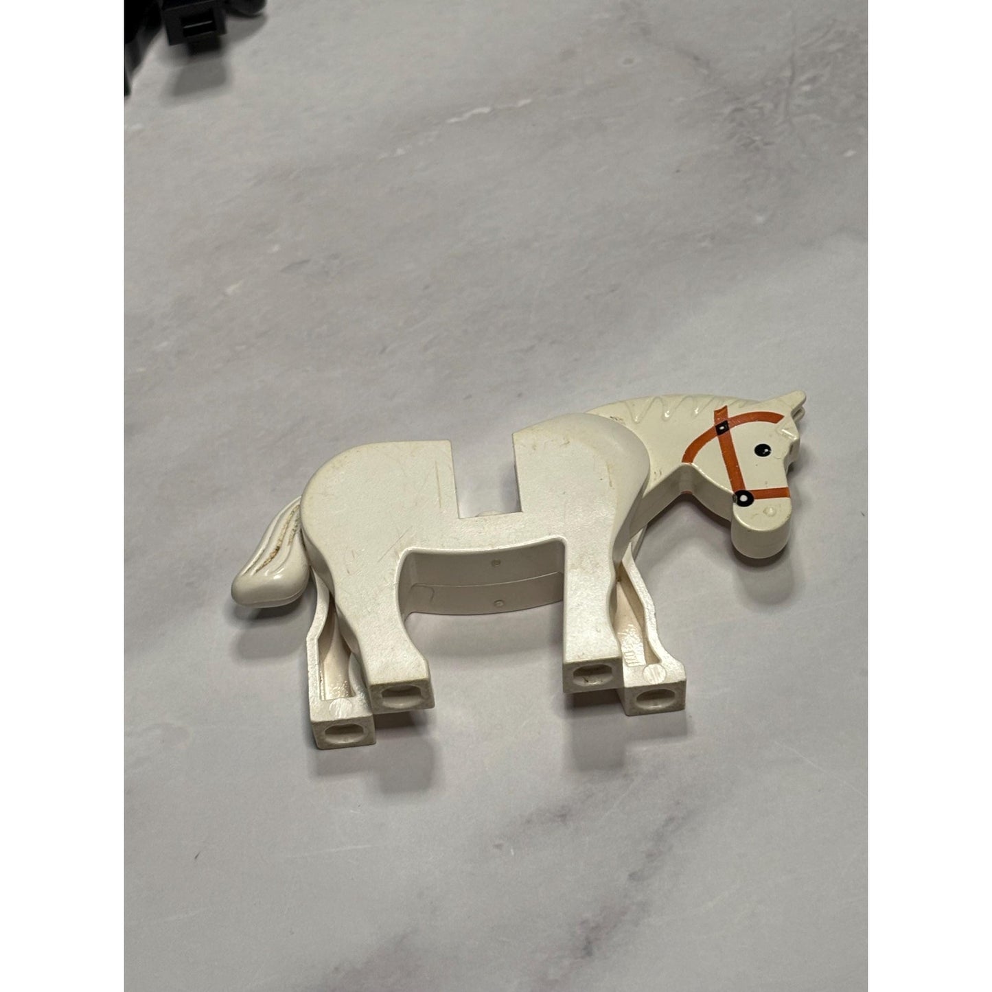 Lego 4493c01pb04 WHITE Horse with Black Eyes & White Pupils Dark Orange Bridle