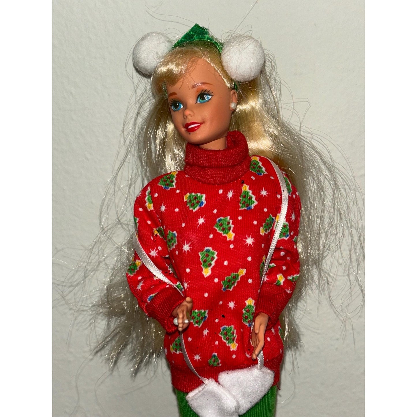 Complete 90s Vintage Barbie - 1995 Caroling Fun Barbie Winter Outfit #13966