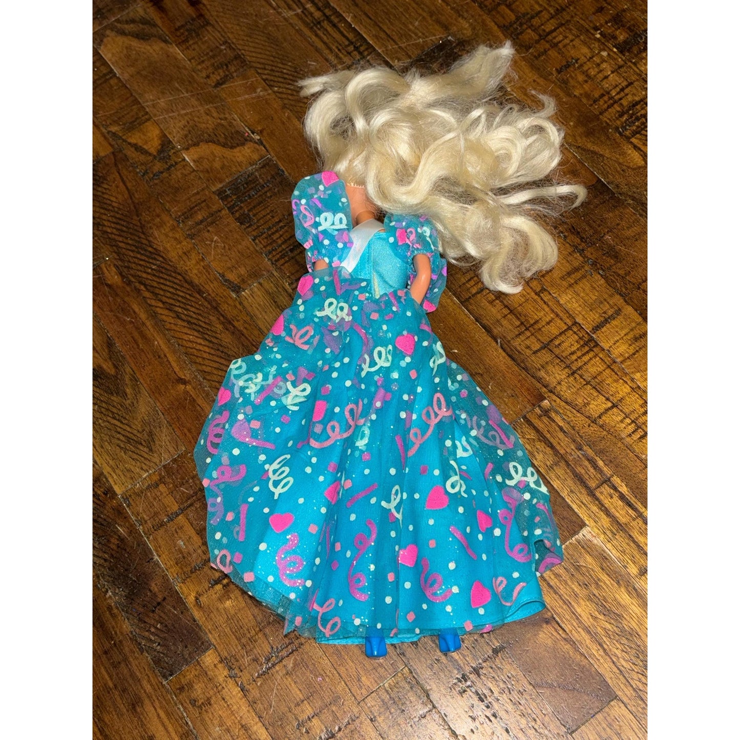 Mattel 1993 BIRTHDAY BARBIE She's The Prettiest Present of All! #11333