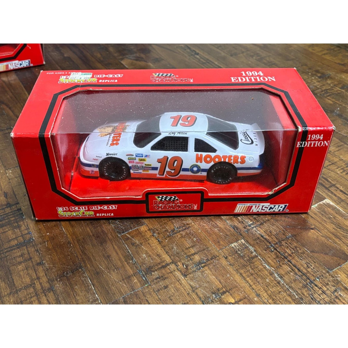 Diecast NASCAR Racing Champions 1:24 1994 19 Hooters Loy Allen