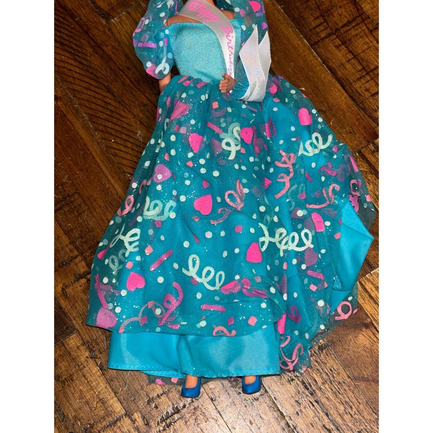 Mattel 1993 BIRTHDAY BARBIE She's The Prettiest Present of All! #11333