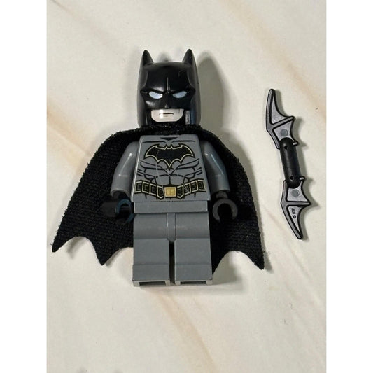 LEGO DC Super Heroes Minifigure Batman with Bluish Gray Suit SH0589a 76160 76159