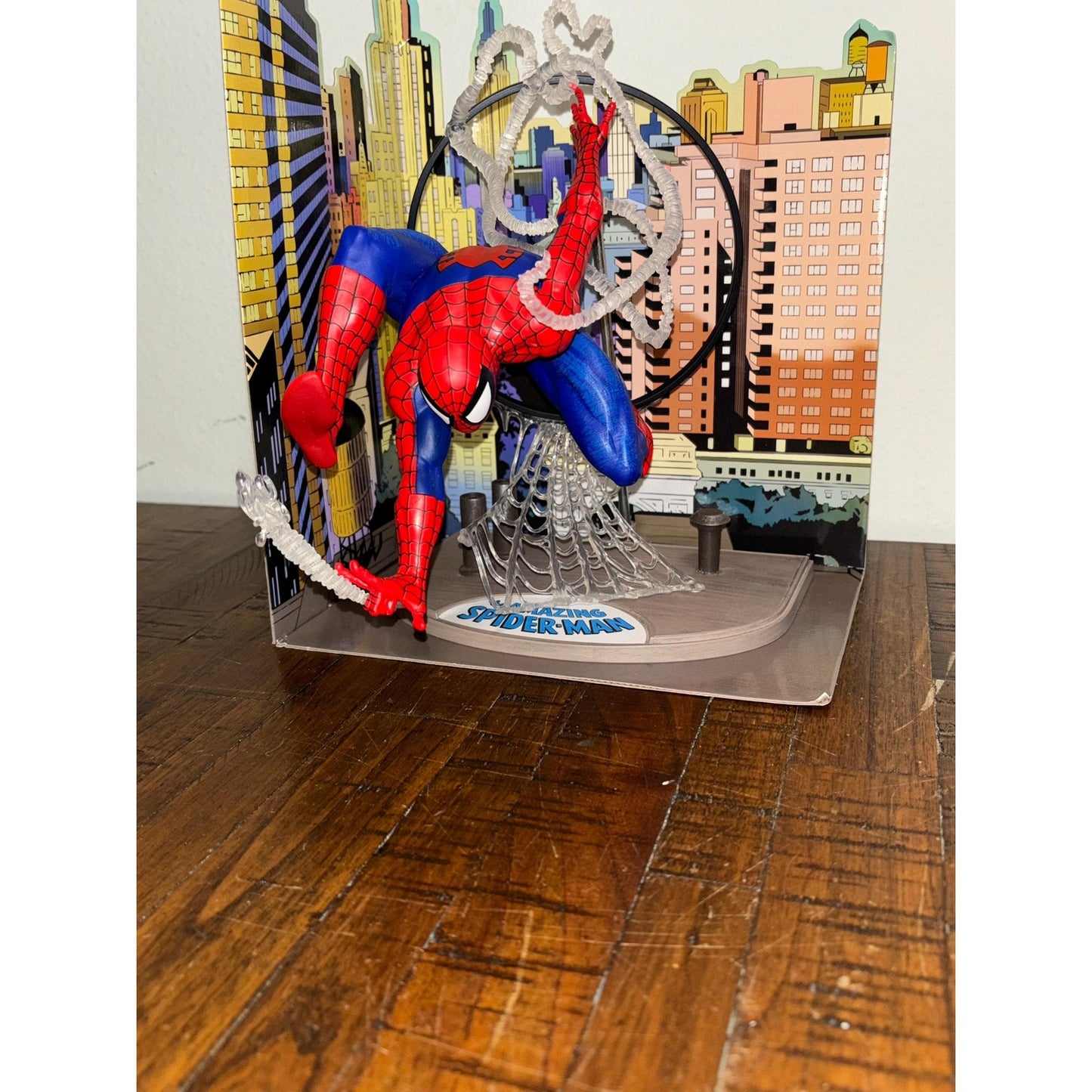 Mcfarlane Toys Marvel SpiderMan #301 1:6 scale collectible with scene