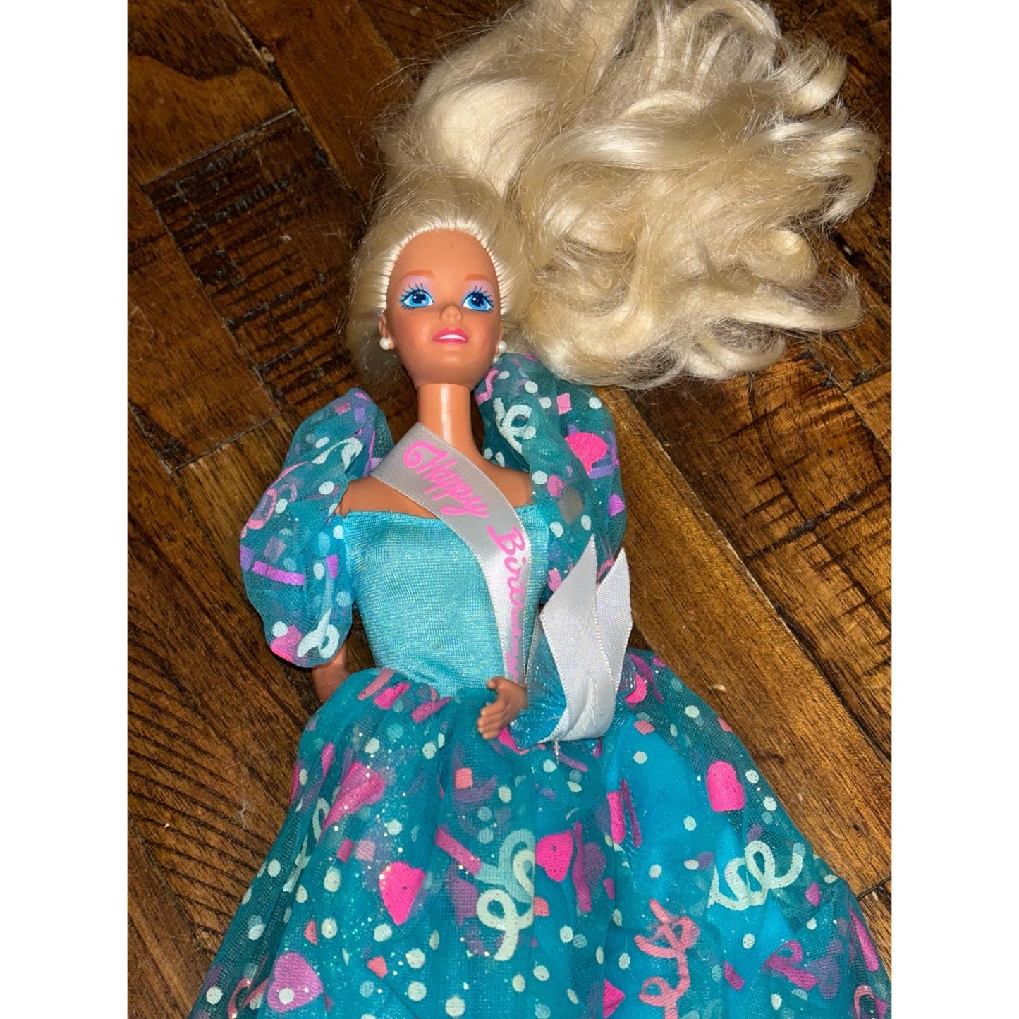 Mattel 1993 BIRTHDAY BARBIE She's The Prettiest Present of All! #11333