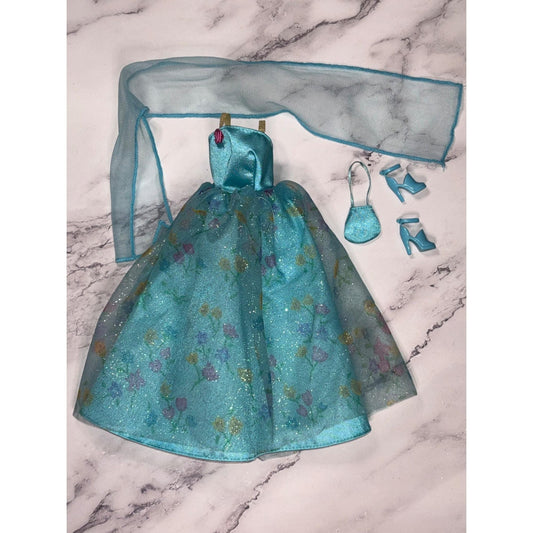 2001 Barbie A Star in Bloom Dazzle 25755 Fashion Avenue with Barbie