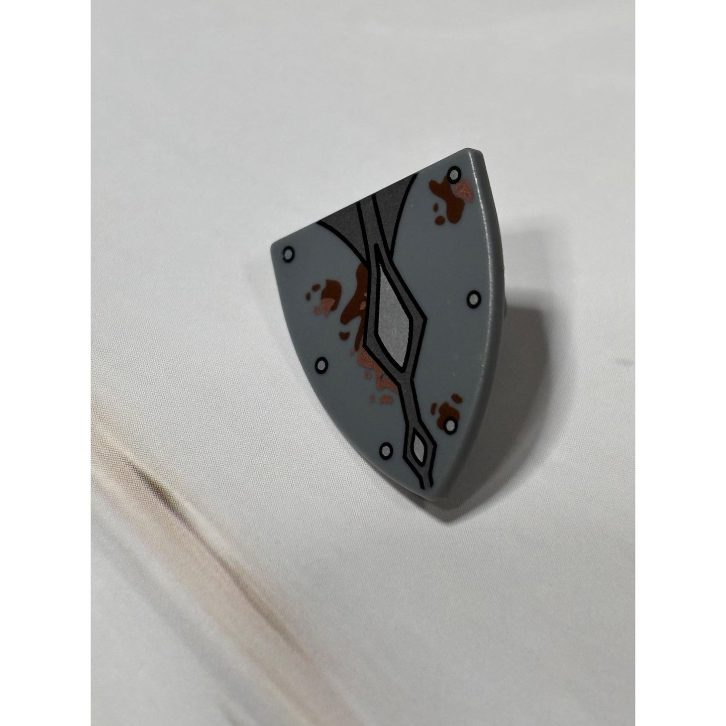 Lego Hobbit Shield Triangular Silver Studs 3846pb037 For Set 79008 Pirate Ship