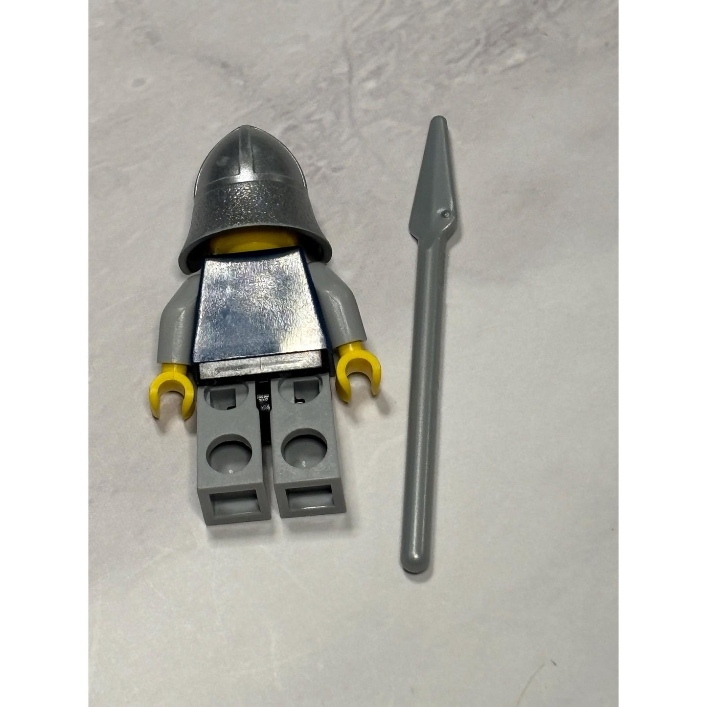 Lego Castle Fantasy Era Crown Knight Scale Mail with Crown Minifigure cas339