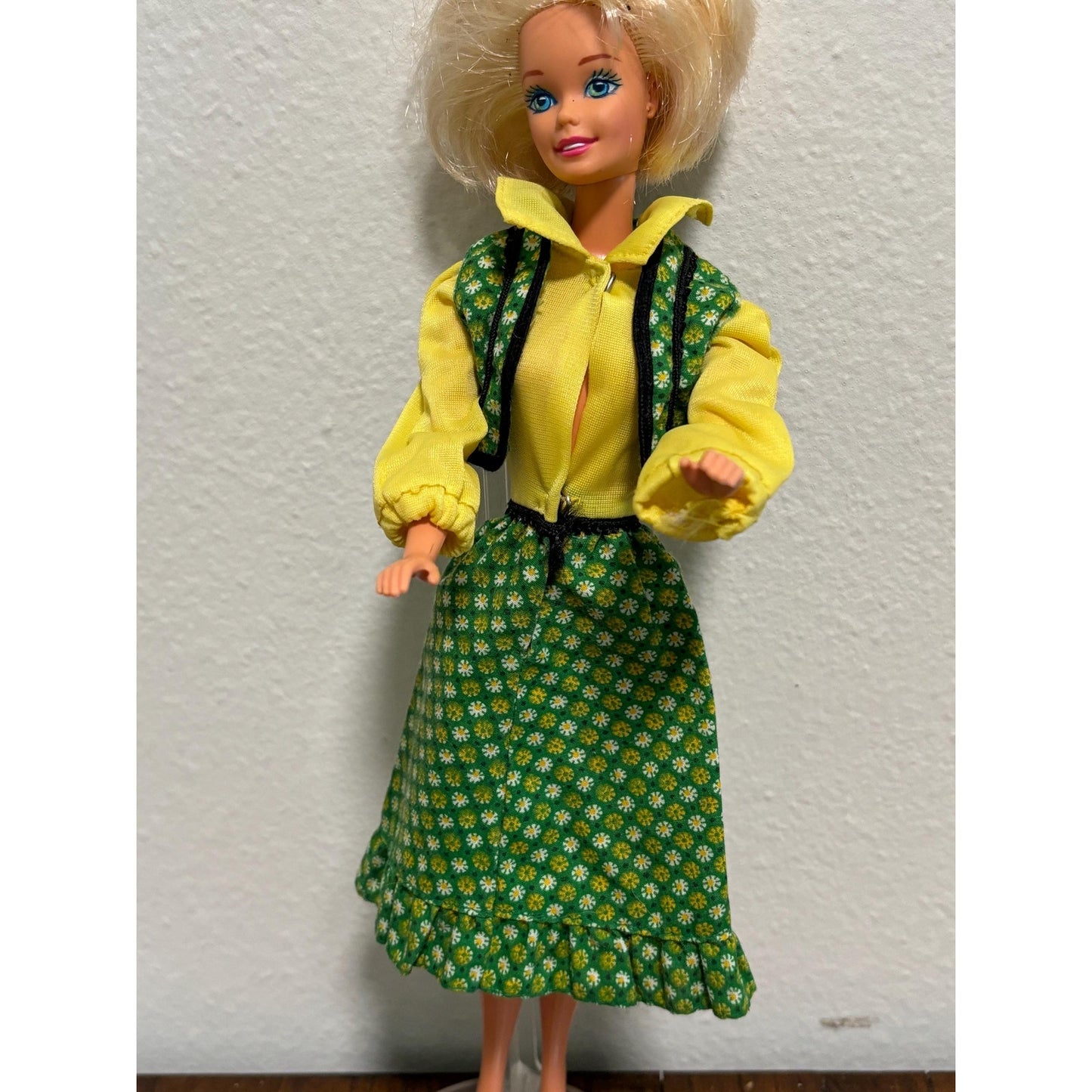Vintage 1975 Mattel Barbie---Best Buy Fashions---Green & Yellow Dress Vest #9627