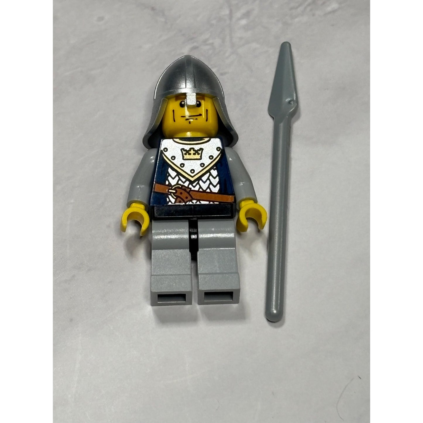 Lego Castle Fantasy Era Crown Knight Scale Mail with Crown Minifigure cas339