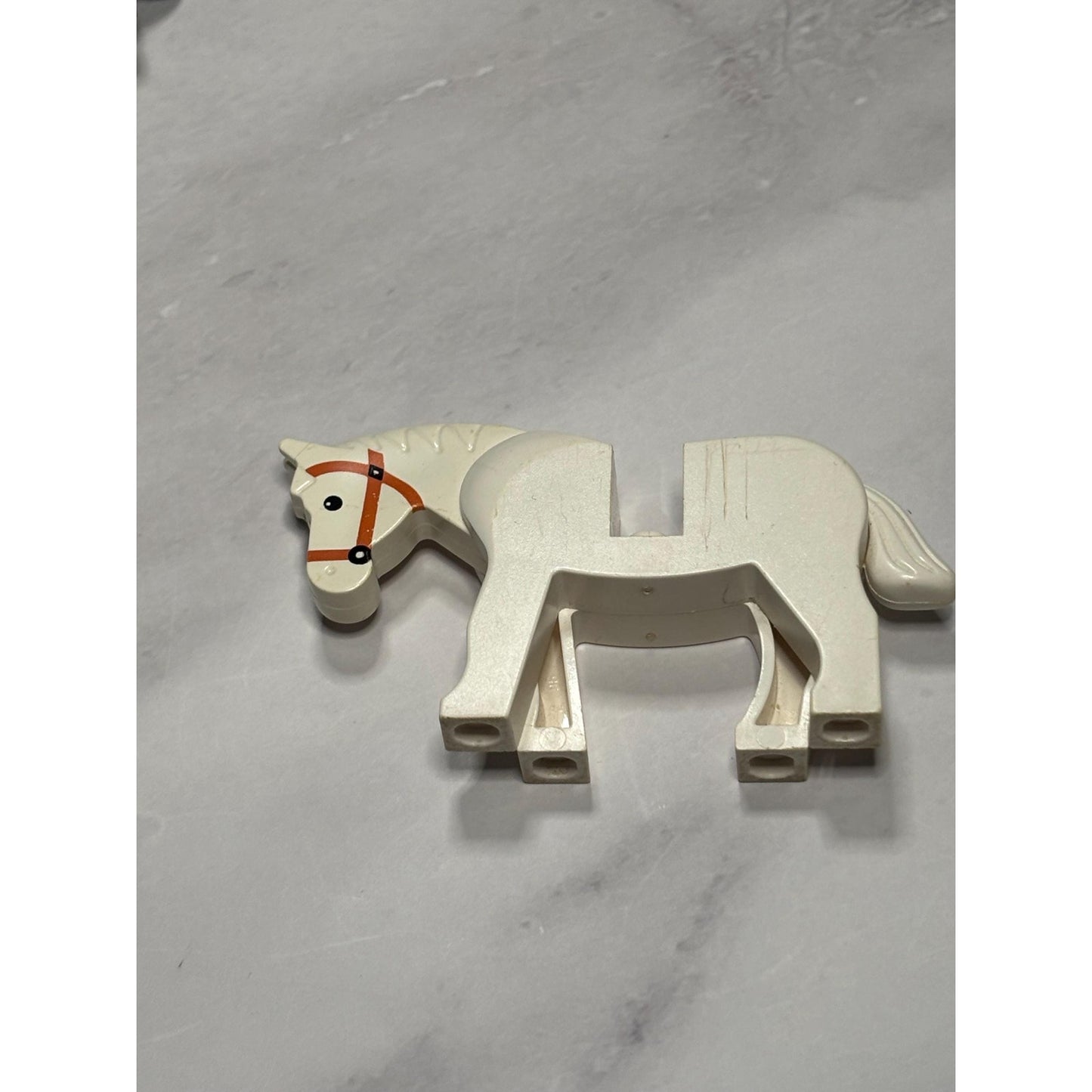 Lego 4493c01pb04 WHITE Horse with Black Eyes & White Pupils Dark Orange Bridle