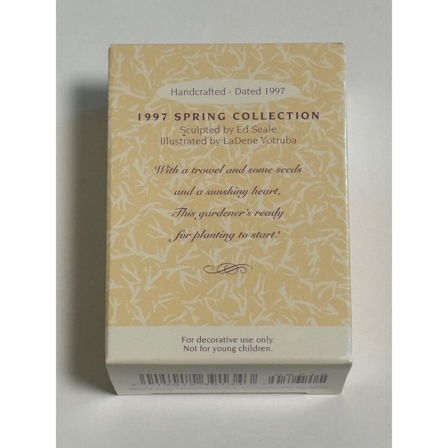 Hallmark Keepsake Easter Digging In 1997 Spring Collection Mouse in Rosemary