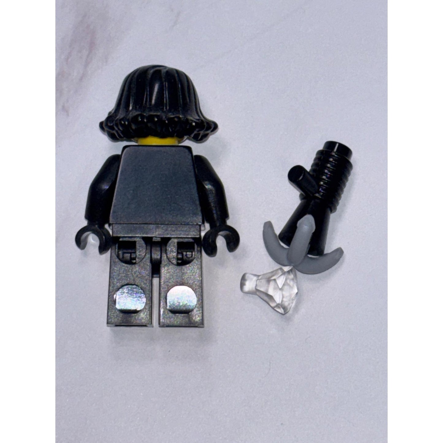 LEGO minifigure Jewel Thief col15-15 col242 CMF Series 15 grappling 71011